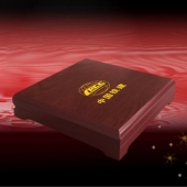 2013年1月：定制中國鐵建大橋合龍定制紀(jì)念千足金金幣制作