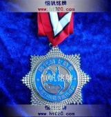 新周刊時代騎士獎?wù)?藍(lán)色盛典時代騎士獎?wù)?法國騎士獎?wù)? title=